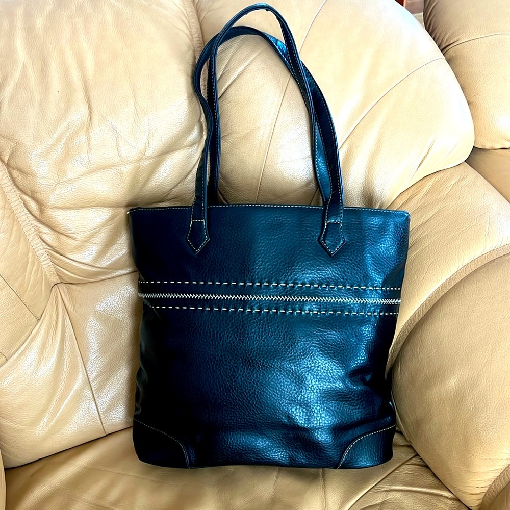 Liz Claiborne over the shoulder black purse bag